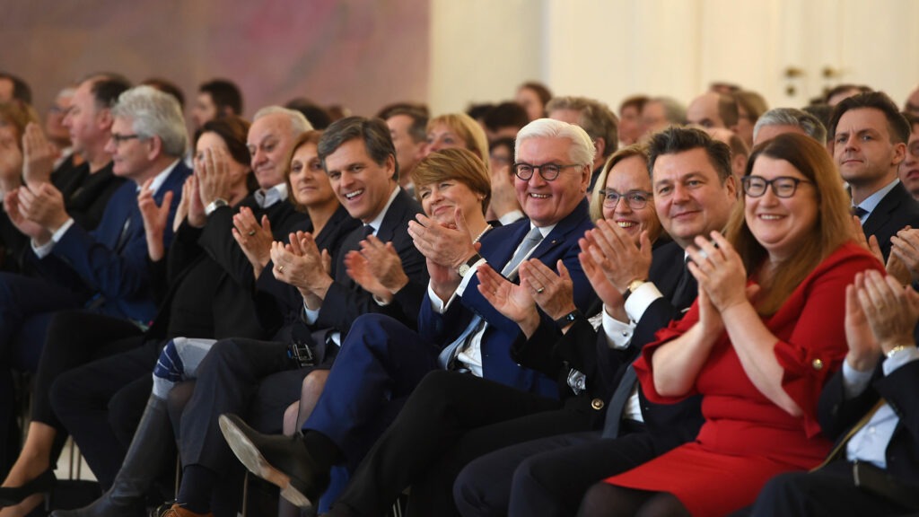 Eroeffnungsfeier_Special Olympics World Games Berlin 2023 mit Frank-Walter Steinmeier (Bundespraesident), Frau Elke Buedenbender, Timothy Shriver, Nyasha Derera, Olaf Scholz (Bundeskanzler) mit Frau Britta Ernst.